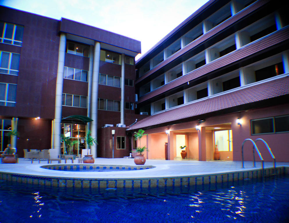 Royal Nick Hotel Accra Buitenkant foto